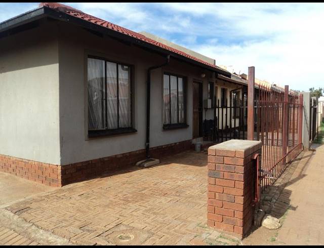 3 BEDROOM HOUSE FOR SALE IN PROTEA GLEN EXT